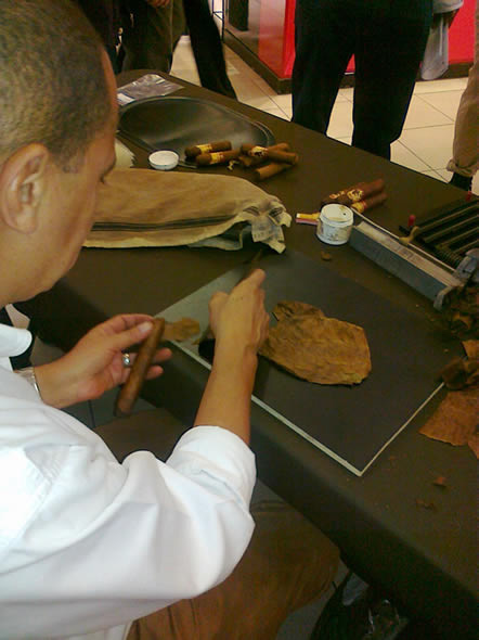 Cigar rolling